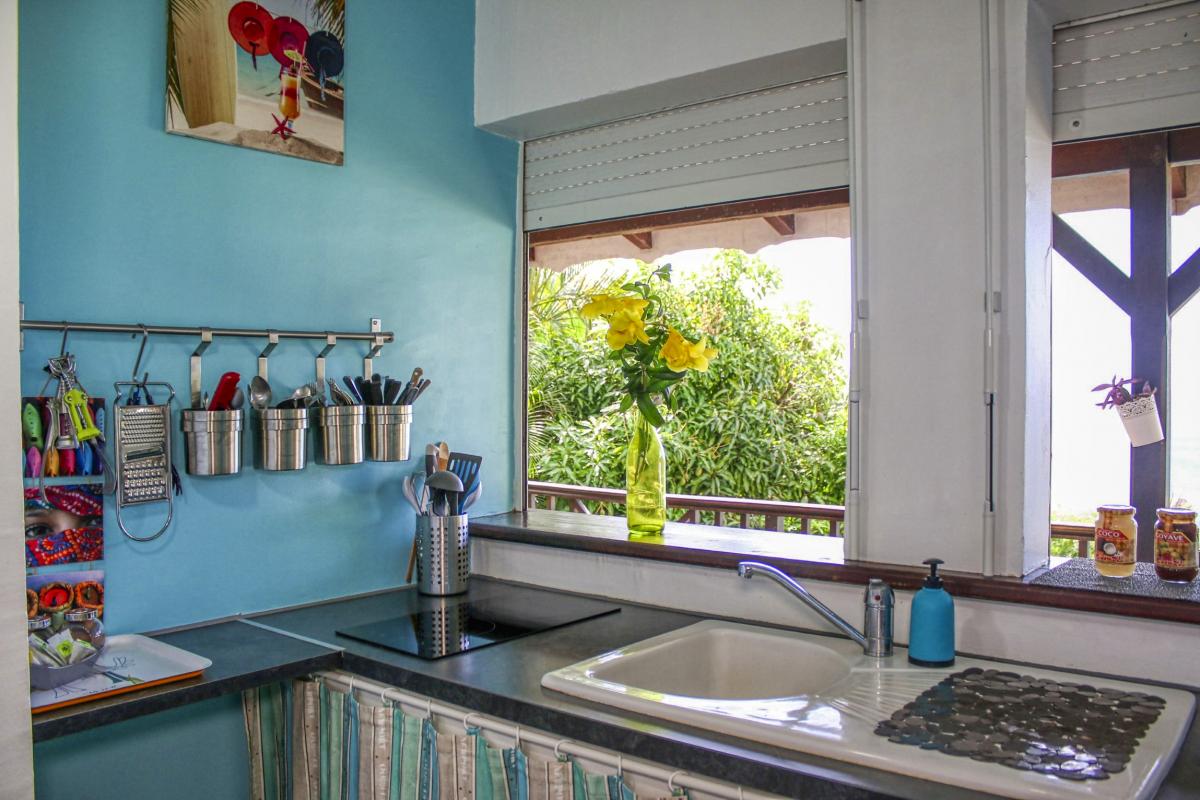 9.Location villa vue mer Deshaies Guadeloupe_ cuisine